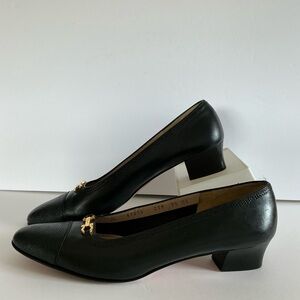 Vintage Salvatore Ferragamo Black Leather Gancini Kitten Heel Pumps 9,5 A4